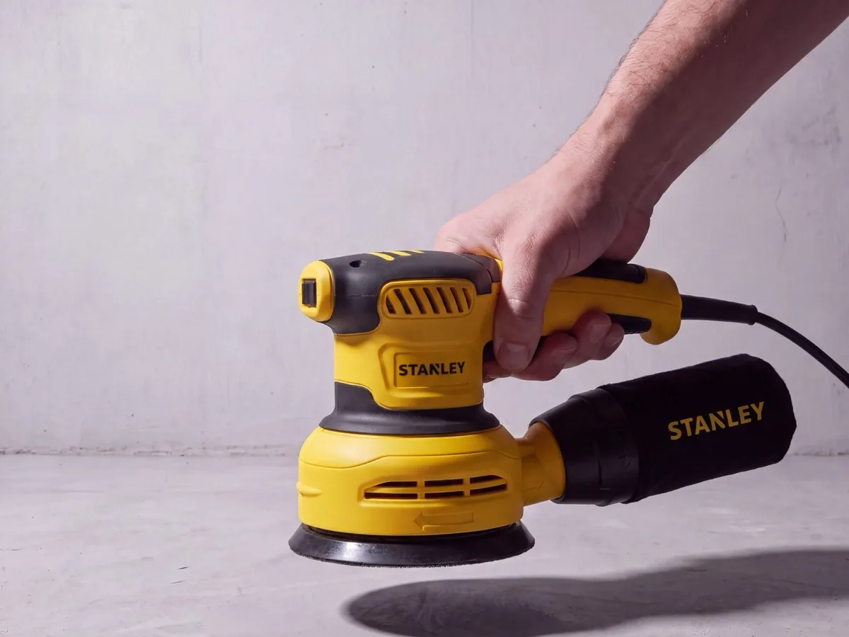 Орбитальная шлифмашинка Stanley