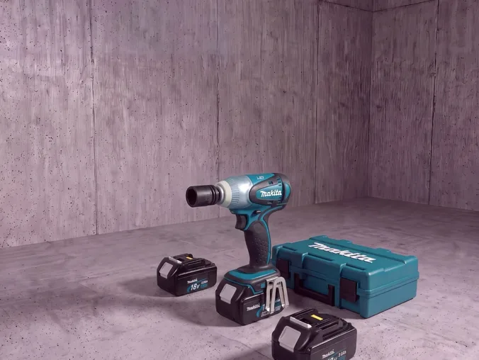 Аккумуляторный гайковерт MAKITA